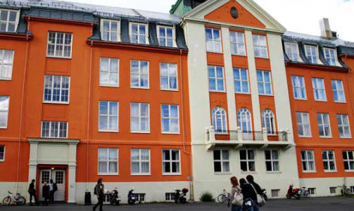 EVAKUERT: Alle de 650 elevene ved Kongsbakken videreg�ende skole ble sendt hjem i morges. Foto: Fra skolens hjemmeside