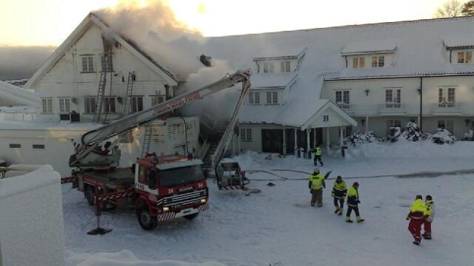 BRANN: Alle gjestene i Rica Havna Hotell p� Tj�me er evakuert. Foto: Arnt E. Folvik/Dagbladet