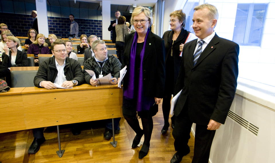 OMSTRIDT: Statsr�dene Rigmor Aasrud, Magnhild Meltveit Kleppa og Knut Storberget orienterte fredag om datalagringsdirektivet. Foto: SCANPIX
