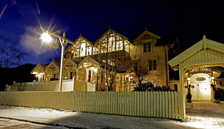 SELJORD HOTELL: Historisk og s�rpreget trehotell av den intime sorten. Her f�r du smaken av Telemark og historier om sj�ormen.