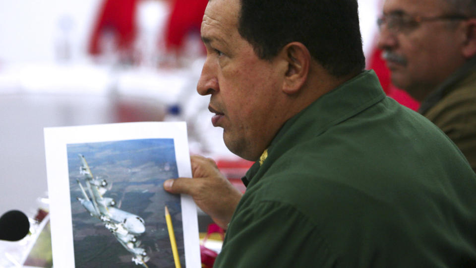  - KRENKET AV USA:  Venezuelas president Hugo Chavez forklarte om avskj�ringen av to amerikanske milit�rfly p� en pressekonferanse i Caracas ferdag. FOTO: REUTERS/SCANPIX.