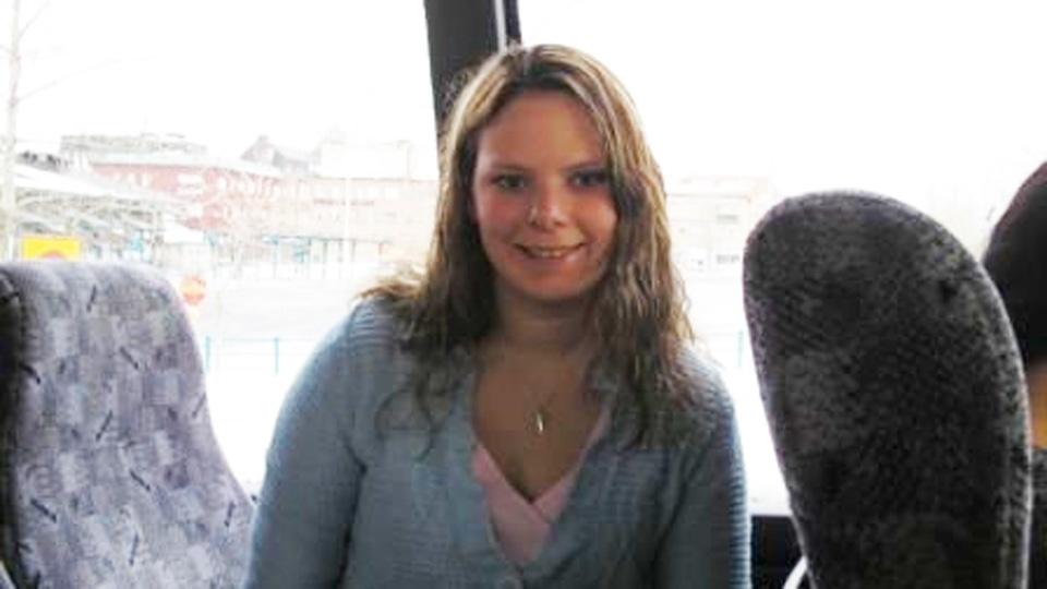 BLE DREPT: Linn Sandtr�en (29) ble funnet drept i sin studenthybel i Trondheim sentrum torsdag. Her er hun p� tur til �stersund med operakoret i Trondheim. Bildet ble tatt for tre �r siden. Foto: Privat