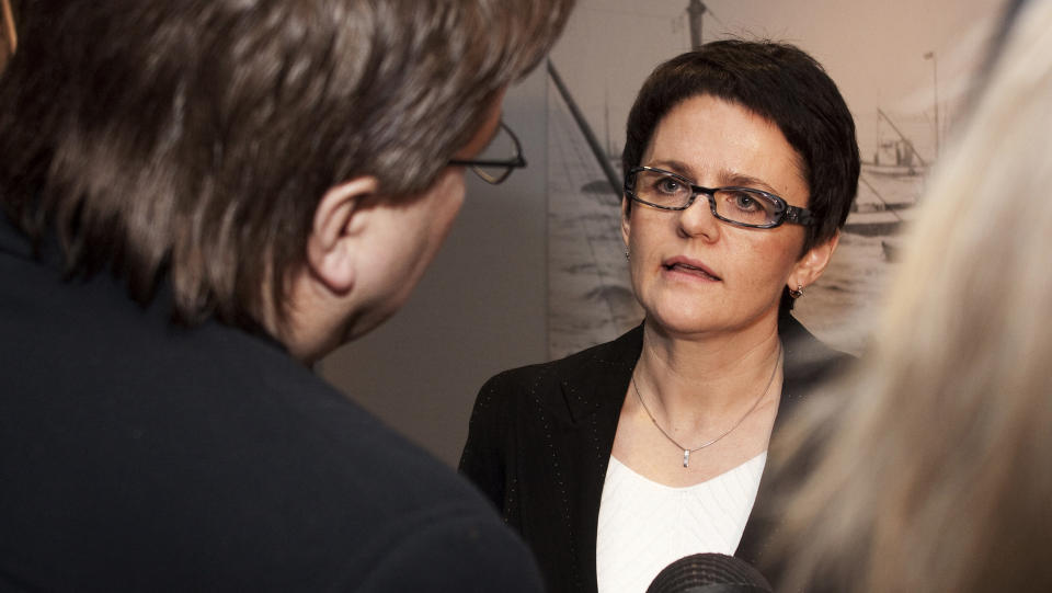 BLE FRIKJENT:  Fiskeriminister Lisbeth Berg-Hansen ble frikjent av sin gode venn og tidligere partikollega, Otto Gregussen, i et brev sendt til Fiskeridirektoratet 18.desember. Brevet er sendt fire uker etter at Fiskeridepartementet og direktoratet sendte ut vedtak om � stoppe behandlingen av alle gebyrsaker som blant annet gjelder lakser�mming. Foto: Jan-Morten Bj�rnbakk / SCANPIX
