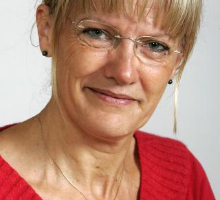 KARIN ANDERSEN (SV): - Vi b�r se over m�ten legene f�r betalt for � hindre at kjappe sykemeldinger og resepter bel�nnes, mens god oppf�lging som trengs ikke blir gjort fordi det ikke gir betalt.
