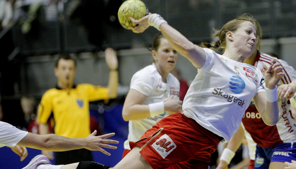 I STORFORM:  Heidi L�ke scoret 11 m�l da Larvik tok seg videre i mesterligaen med 29-22 over Buducnost.Foto: Stian Lysberg Solum / SCANPIX