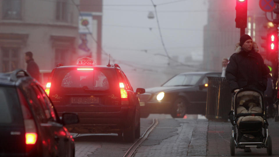 D�RLIG LUFT: Kulda gj�r at luftkvaliteten i Bergen og Oslo blir sv�rt d�rlig.  
Foto: Jarl Fr. Erichsen / SCANPIX