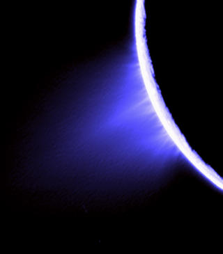 LOVENDE FOR LIV: Saturns m�ne Enceladus er et av de mest lovende stedene for forskere som leter etter liv i rommet. Foto: NASA