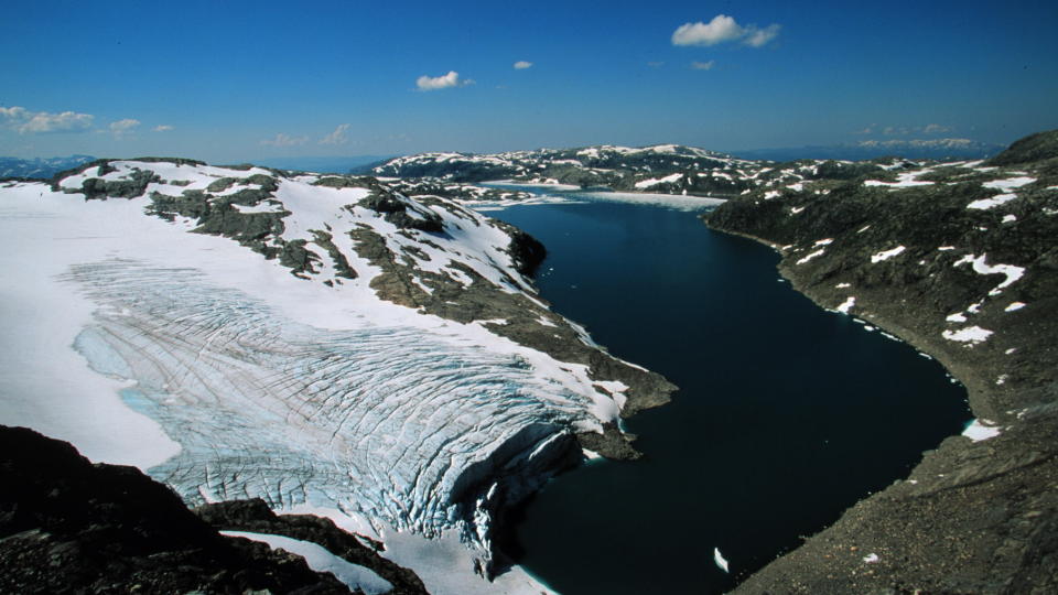 NATURSKJ�NT: Milj�vernere har fryktet at utbygging av kraftmaster i Hardanger ville skade den vakre naturen i omr�det. Her, isbreen Folgefonna.
Foto:  Oddmund Lunde/Dagbladet.
