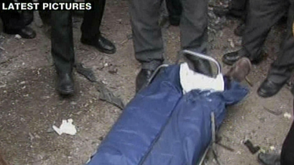 DREPT UTENFOR SITT HJEM: Professor Massoud Ali Mohammadi ble drept utenfor sitt hjem, da han skulle sette seg inn i bilen. Foto: AFP PHOTO/PRESS TV/SCANPIX