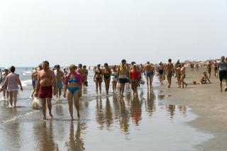 GRAN CANARIA:  P� Playa del Ingl�s er det fullt hele vinteren. Foto: Arne V. Hoem