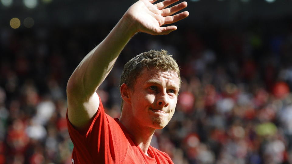 TIL NORGE SOM TRENER: Ole Gunnar Solskj�r, her under sin testimonialkamp i Manchester United, tar med sitt reservelag til Norge. Foto: Keith Hammett