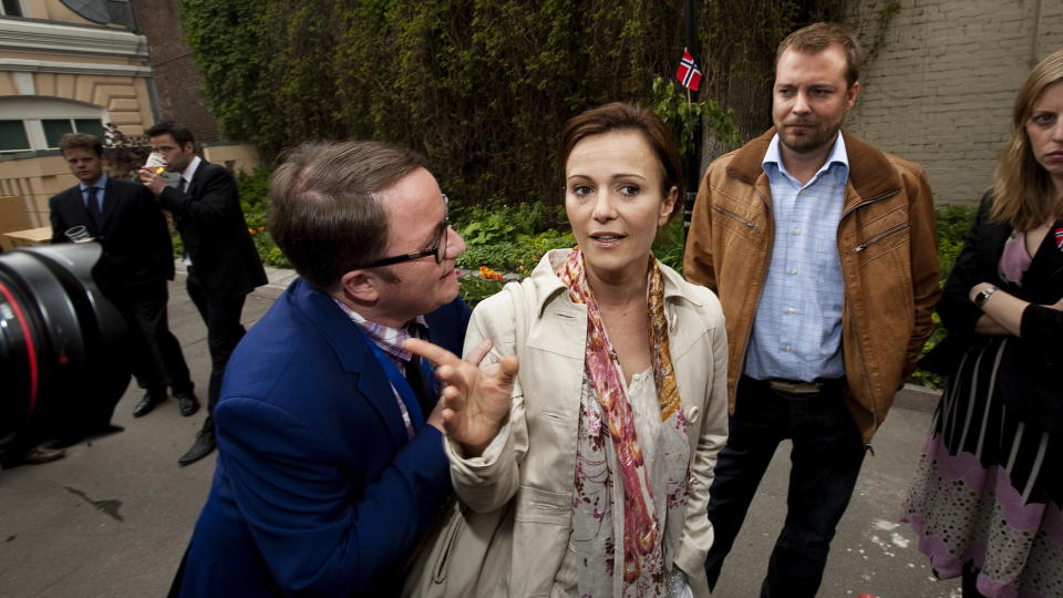 NRK VILLE HA HENNE: Synn�ve Svab� har takket nei til � kommentere �rets Eurovision. Her er hun avbildet dagen etter Eurovision-finalen i Moskva der hun skapt furore med sine kommentarer p� tv. Her sammen med Per Sundnes. FOTO: HENNING LILLEG�RD