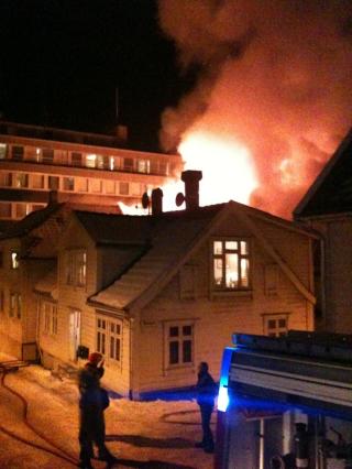 BRANN: Politiet frykter at brannen i Stavanger skal spre seg. Foto: MMS-tipser
