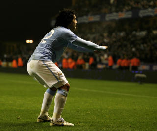 MOT WOLVES: I fire kamper har Carlos Tevez vrikket p� bakenden etter scoringer. Foto: AFP PHOTO/IAN KINGTON