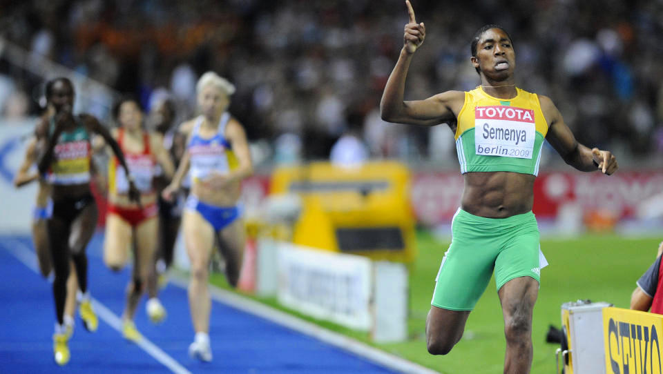 - F�R L�PE IGJEN: Caster Semenyas trener hevder eleven er klarert for � delta i internasjonale konkurranser igjen. IAAF sier de ikke kommenterer saken f�r kj�nnstestingen er endelig ferdig. Foto: Olivier Morin, AFP/Scanpix