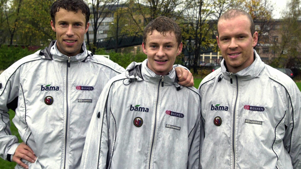NORSKE UNITED-SUKSESSER: Ronny Johnsen, Ole Gunnar Solskj�r og Henning Berg er alle med i troppen n�r klubbens egne skribenter plukker ut sitt dr�mmelag blant klubbens utlendinger gjennom 30 �r. Her er trioen p� landslagstrening i 2001.
Foto: Knut Fjeldstad, Scanpix