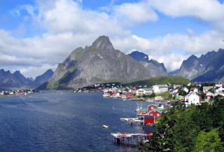 REINE I LOFOTEN Unik natur som fortjener � bli verdensarv og �ljeinstallasjonsfri.Foto: Hans Arne Vedlog.