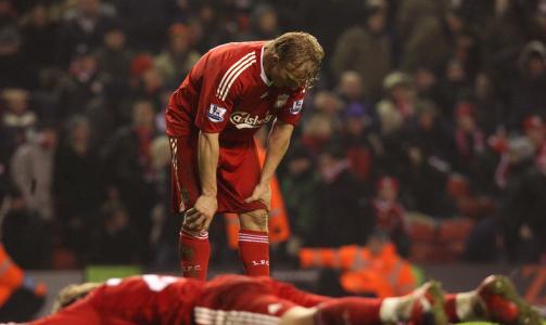TUNG KVELD P� JOBBEN: Dirk Kuyt og Lucas Leiva depper etter nok en forspilt sjanse. Foto:  EPA/LINDSEY PARNABY