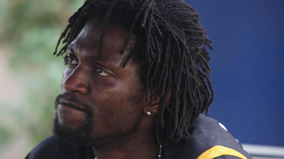 F�LER SEG SJUK: Emmanuel Adebayor forteller at han ikke klarer � spise etter maskingev�rangrepet mot Togos lagbuss sist fredag. Han har bedt City om ekstra tid til � komme seg etter tragedien. Foto: Sunday Alamba, AP/Scanpix