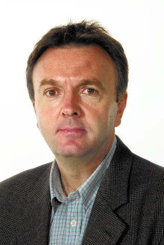 AVVISER L�GN OM STENSB�L-KONTAKT: - Jeg klarer ikke � bli sint. Jeg blir mer lei meg p� hans (Stensb�ls) vegne, sier VG-kommentator Truls D�hli til Dagbladet. Foto: Tom-Egil Jensen (VG).