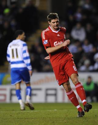 FJORTEN DAGER: S� lenge m� Liverpool greie seg uten kaptein Steven Gerrard. Foto: Andy Rain / EPA.