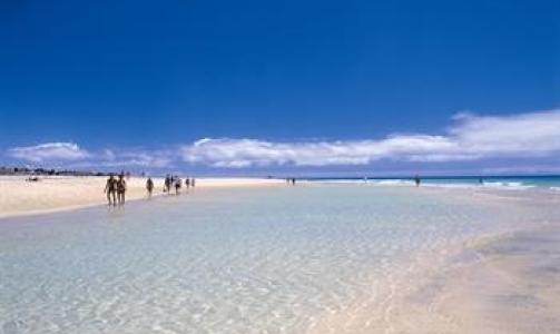 F� steder har strender som sl�r Fuarteventura, kanari�ya som ofte kommer i skyggen av Gran Canaria, lanzarote og Tenerife.