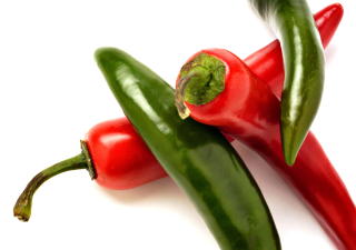 BRUKTE CHILI: I fors�ket til de franske forskerne ble fors�kspersonene bedt om � krydre maten til en person som irriterte dem. De tok mer i n�r de var fulle eller trodde de var fulle. Foto: Nina Hansen/Dagbladet