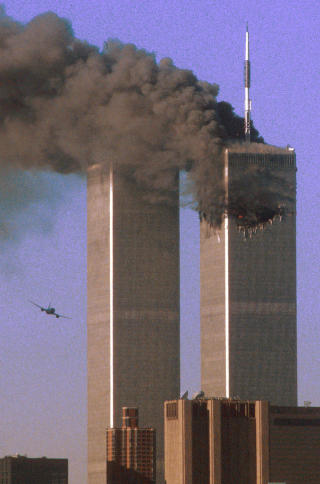 SKRUDDE KLOKKA FRAM: Terrorangrepene 11. september 2001. Foto: REUTERS