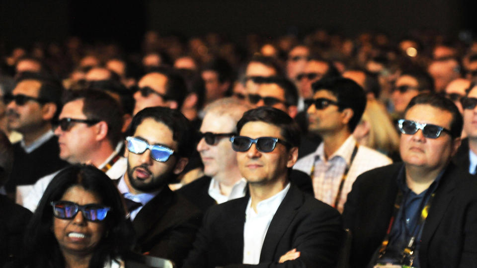 EFFEKTFYLT: P� �rets teknomesse CES i Las Vegas snakket alle om 3d - og de fleste demonstrerte det ogs�. Som her, p� en Intel-pressekonferanse. Foto: AFP PHOTO / Robyn Beck / Scanpix