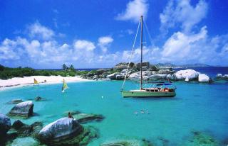 KARIBIA:  Seilturer fra St. Thomas til de engelske BVI og de amerikanske US Virgin Islands er et av karibias fineste omr�der. Foto: CarribeansailingClub.