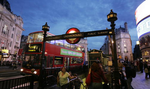  LONDON Flere menn vil til London. Foto:Geir B�lstad