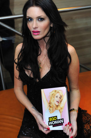 BOKSUKSESS: Carolina Gynning har gitt ut to selvbiografiske b�ker, og det ryktes om at en tredje er p� trappene. Foto: STELLA PICTURES