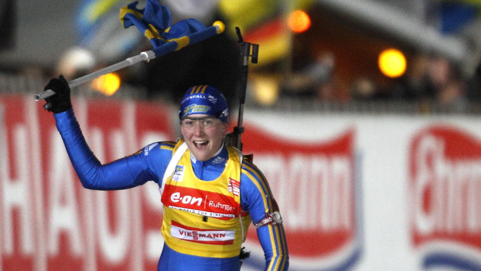 GULLH�P: Helena Jonsson tok sin fjerde verdenscupseier for sesongen i dag.Foto: SCANPIX/REUTERS/Michael Dalder