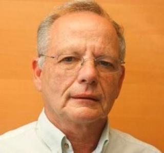 - BURDE V�RT T�FFERE: Den israelske kommentatoren Akiva Eldar mener St�re burde v�re t�ffere. Foto: INBAL ROSE