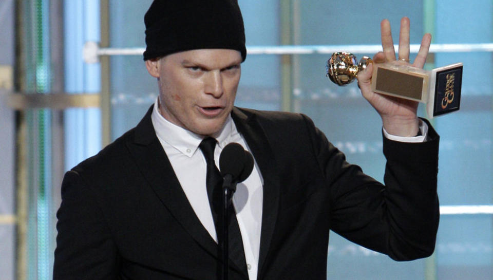 KREFTSYK: Michael C. Hall fortalte at han f�ler seg fin, og at kreftsykdommen ga ham anledning til � finne noe fint tilbeh�r. I natt vant han pris for innsatsen i �Dexter�. FOTO: SCANPIX/AP