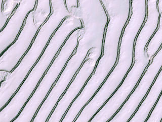M�NSTER I IS: Dette er Sawtooth-ism�nsteret i karbondioksidis p� Mars. Foto: REUTERS/NASA/JPL/University of Arizona