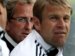 ALLTID ASSISTENT: Trond Henriksen (t.h) vil forlenge. 
Foto: Gorm Kallestad / SCANPIX