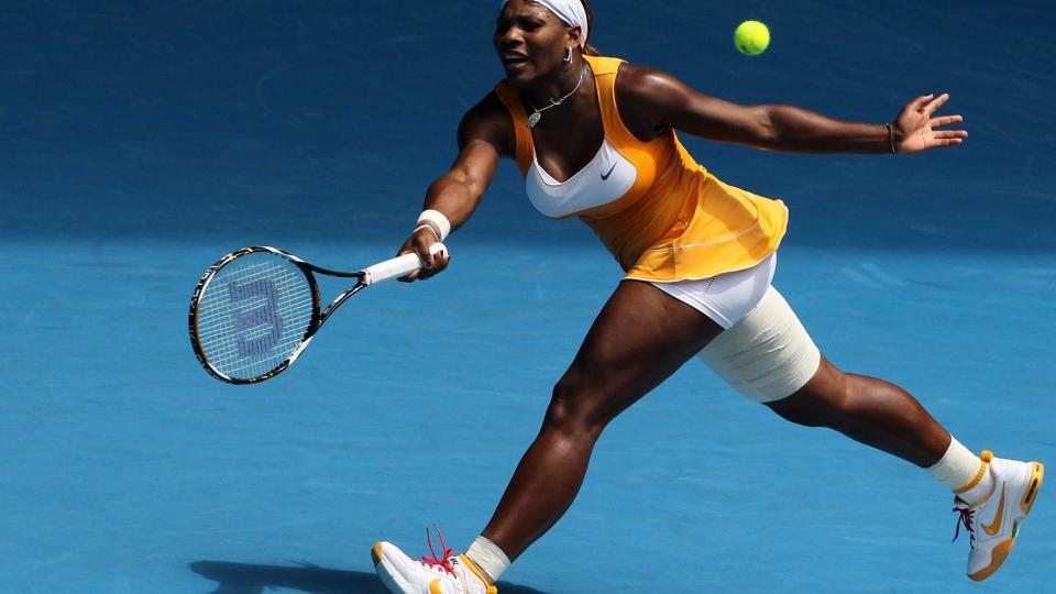 KAN TANGERE LEGENDE: Serena Williams startet tittelforsvaret i det �pne australske tennismesterskapet med enkel seier, selv med l�rtr�bbel. Foto: EPA/FRANCIS R. MALASIG