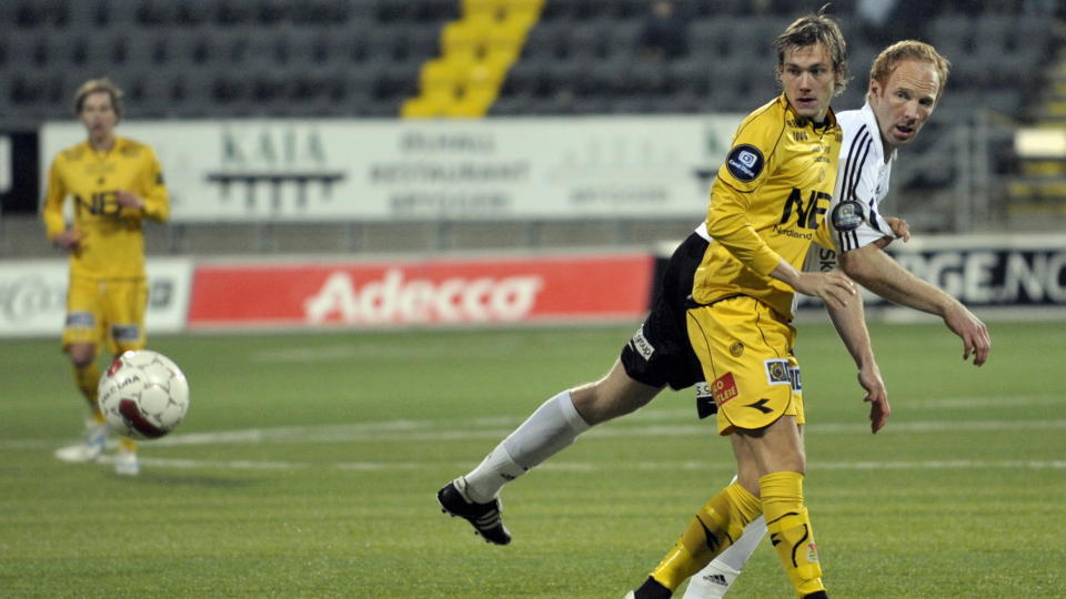 ETTERTRAKTET:Johan L. Bj�rdal skal neppe spille 1. divisjonsfotball for Bod�/Glimt neste �r. B�de Troms� og Aalesund jakter midtstopperen. Odds Peter Kovacs (t.h). 
Foto: Bj�rn Erik Rygg Lunde / SCANPIX