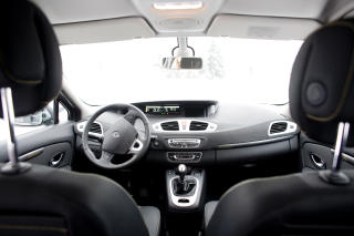FRANSK DUELL: Interi�r Renault Grand Scenic. FOTO: SVEINUNG U. YSTAD, Dagbladet