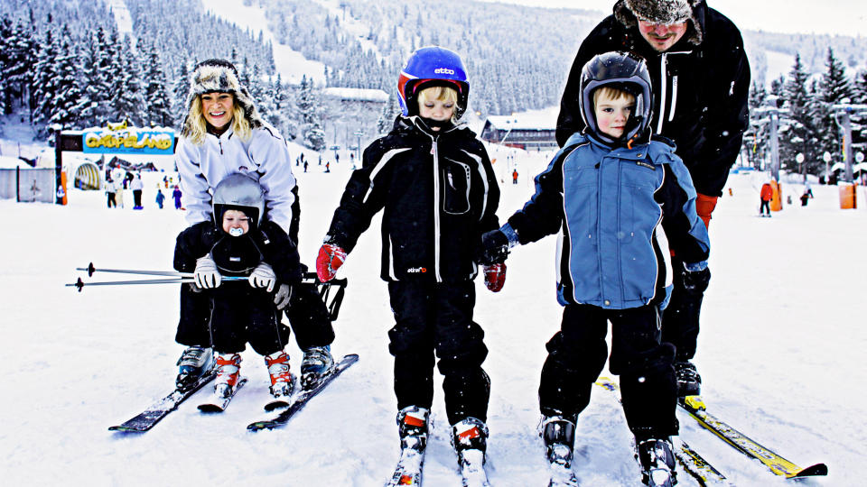 ODENSE: Glade dansker i Hemsedal. Fra venstre Mette Ljungberg, Mads (3), Anna (6), Emil (4,5) og far Thomas. Foto: Ole C. H. Thomassen