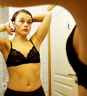 Passer til resten: - N� er jeg jo normal. Og rumpa har jeg ikke lenger s� store komplekser for - n� st�r ogs� den mye bedre til resten, sier Monica Marsteintr�det (28) om sine saltvannsproteser. 