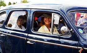  Den svenske kongefamilien p� den �rlige veteranbilkonkurransen p� �land. Her i en Volvo PV 60.                                                                  