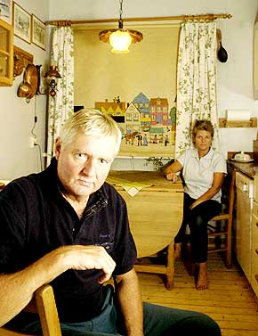 Jonas gjorde innbrudd: - Det virker som om det ikke har v�rt et apparat tilgjengelig for denne gutten, sier ekteparet Erik Kristiansen og Karin Lien. Jonas gjorde innbrudd hos dem mens de var p� utenlandsferie. 