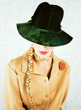 Ladylike:  Hatt kr 79, kjole kr 129.