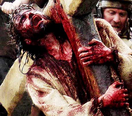 STERKE SCENER: I �The Passion� spares det ikke p� blod og vold. Mel Gibson har villet lage en mest mulig realistisk skildring av Jesu lidelser. Derfor har han ogs� bestemt at det skal brukes to spr�k som ingen forst�r. 