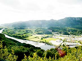Utsikten lyver: Kvinesdal er en liten og idyllisk s�rlandskommune, men bak den fine fasaden skjuler det seg store rusproblemer. 