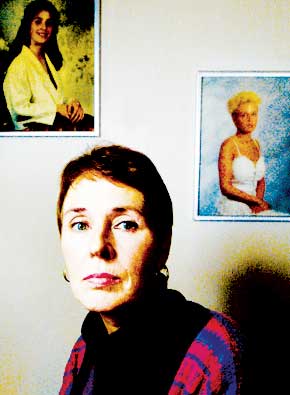 Delt mellom d�trene: Bodil Kirkemo har to d�tre og en svigers�nn som soner for medvirkning til trippeldrap.