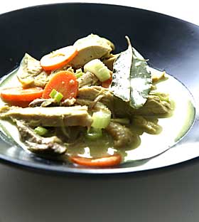 Sv�pt: En eksklusiv h�nsefrikass� der all h�nsesmaken er sv�pt inn i andre gode, men ikke-konkurrerende smaker.
