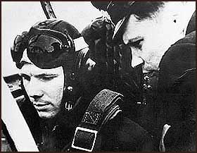 UNDER TRENING: Dette bildet er tatt mens Juri Gagarin fikk pilotoppl�ring ved Orenburg Milit�re Pilotskole.